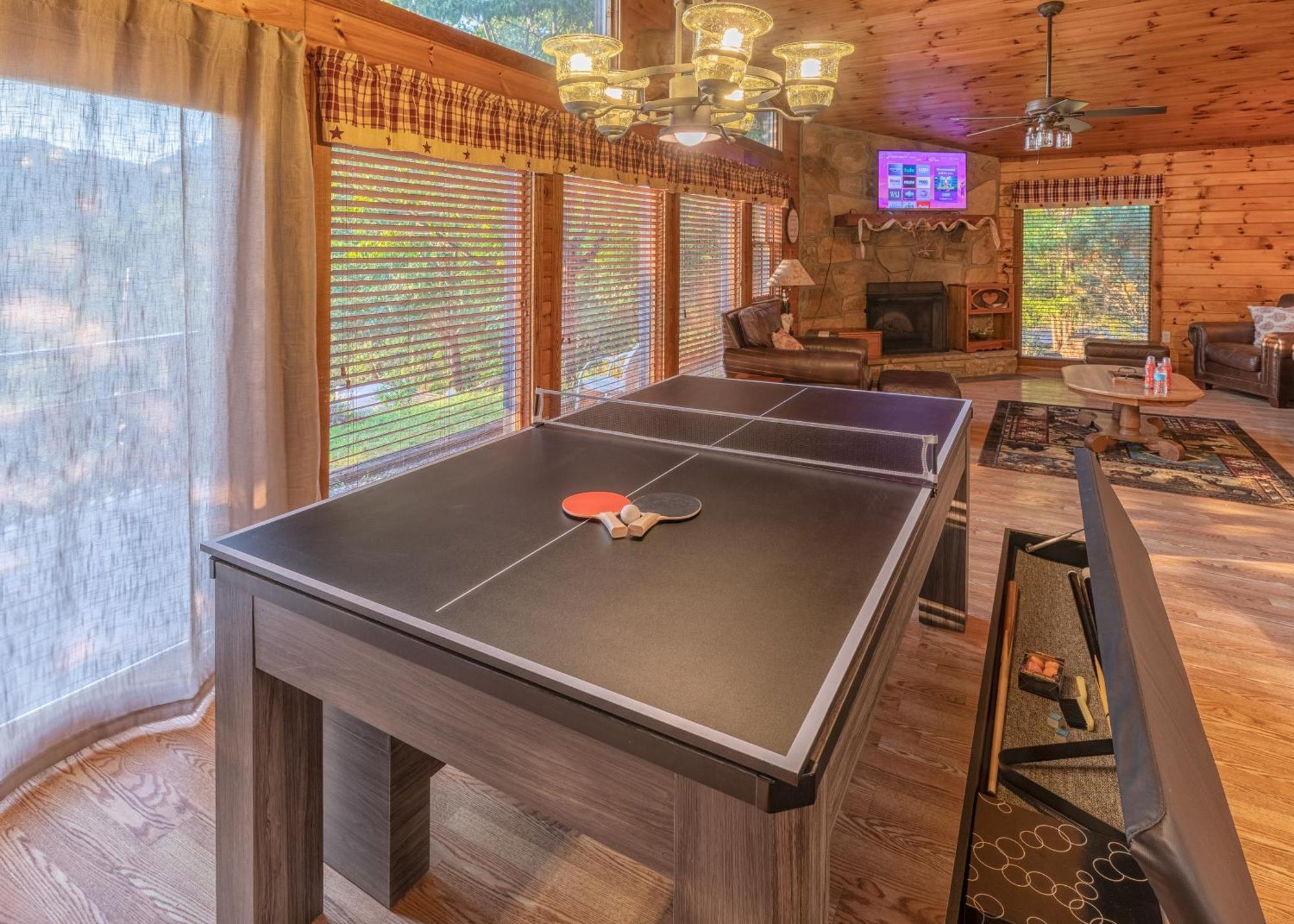 Real Log Cabin With Amazing Views, Hot Tub, Sauna, Games Gatlinburg Exterior photo