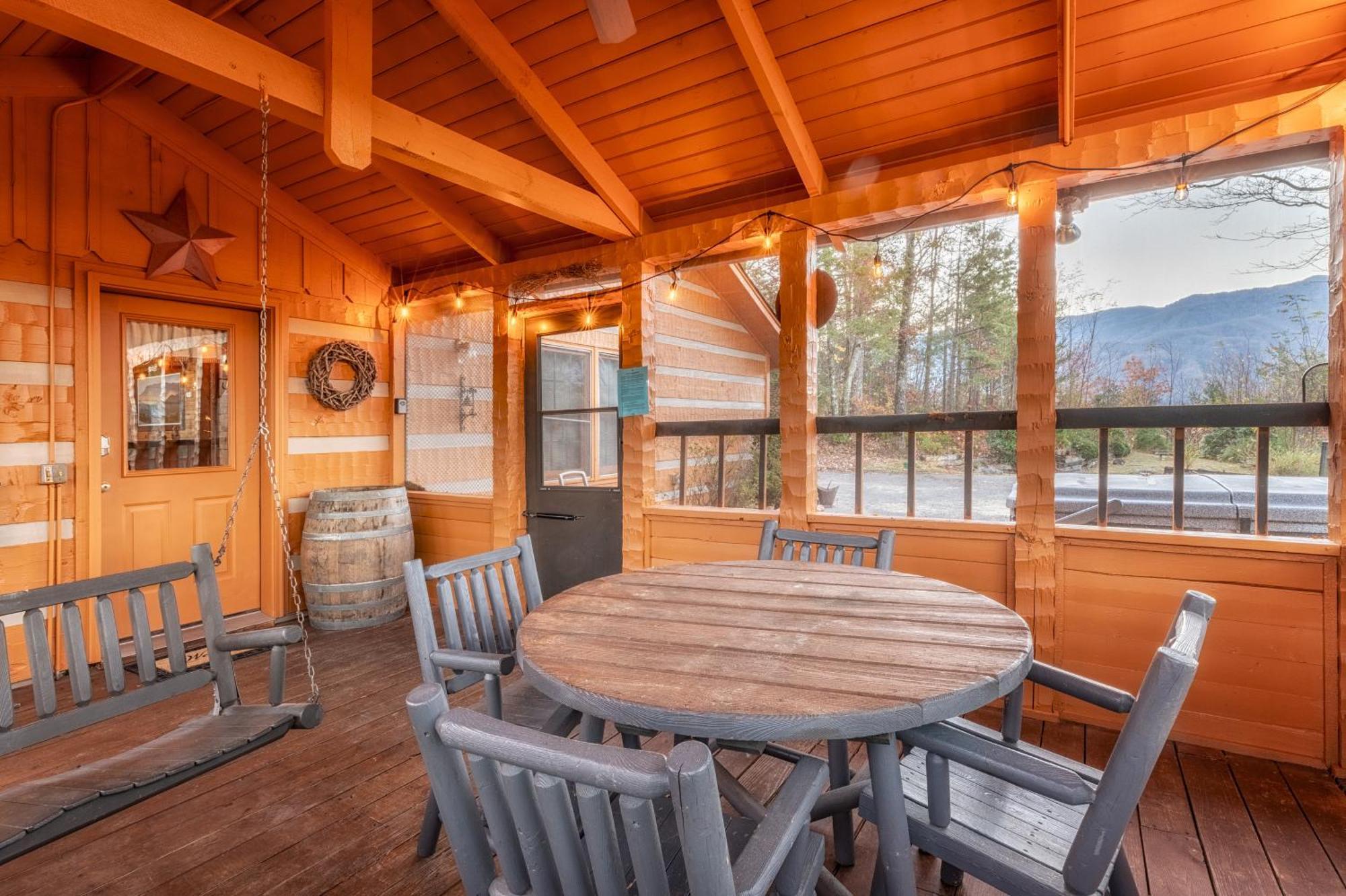 Real Log Cabin With Amazing Views, Hot Tub, Sauna, Games Gatlinburg Exterior photo